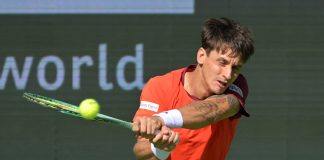 Camilo Ugo Carabelli bajó a un ex Top 10 con una gran actuación y avanzó a cuartos de final en Hamburgo