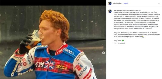 Chocó contra un muro de contención, salió despedido y sufrió graves heridas: el impactante accidente de un motociclista en el Mundial de speedway