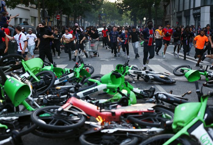 Corridas, gases lacrimógeno y disturbios en París durante la final de la Champions League entre PSG y Arsenal