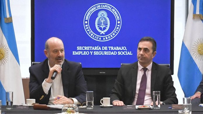 Desconcierto por la demora del Gobierno en reglamentar la reforma laboral, que frena su aplicación integral