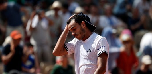 Doloroso traspié argentino en Roland Garros: Francisco Cerúndolo batalló contra sus controversias y cayó ante el 85° del mundo