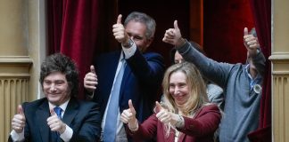 El Gobierno, resignado ante el caso Adorni, apuesta todo al Mundial para cambiar el clima político