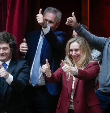 El Gobierno, resignado ante el caso Adorni, apuesta todo al Mundial para cambiar el clima político