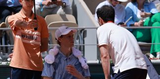 El momento del colapso de Jannik Sinner cuando estaba a un game del triunfo ante Cerúndolo en Roland Garros y la polémica detrás de su atención médica