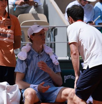 El momento del colapso de Jannik Sinner cuando estaba a un game del triunfo ante Cerúndolo en Roland Garros y la polémica detrás de su atención médica