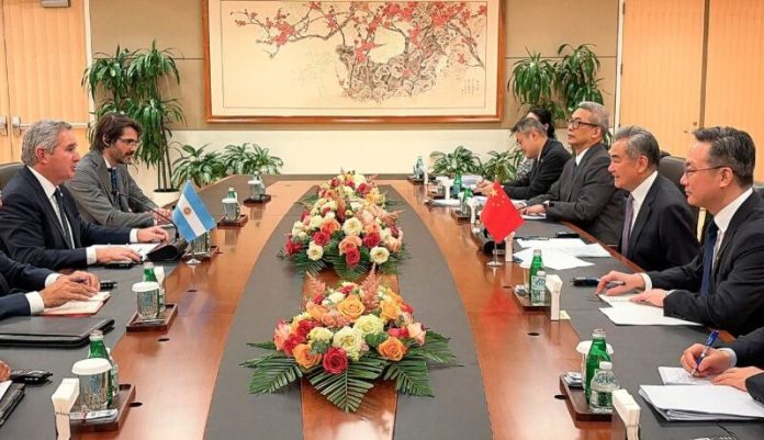 La Argentina sumó un nuevo contacto diplomático con China, pero la anunciada visita de Milei a Beijing aún no tiene fecha