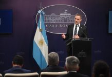 Manuel Adorni evalúa hacer mañana una conferencia de prensa antes de la reunión de Gabinete