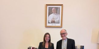 Pettovello expuso las políticas sociales del Gobierno ante el Vaticano y entregó el documento “Museo de la Corrupción”