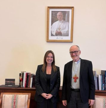 Pettovello expuso las políticas sociales del Gobierno ante el Vaticano y entregó el documento “Museo de la Corrupción”