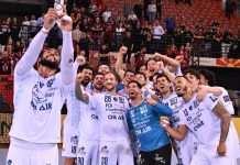 Recibió un brutal golpe y siguió jugando con la nariz quebrada: la dura infracción que sufrió una figura del handball