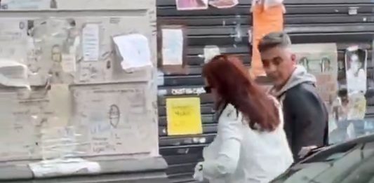 Revuelo en redes sociales por un video que muestra a Cristina Kirchner en la calle sin custodia policial