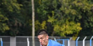 Ricky Centurión apareció en una transmisión en vivo desde la concentración de su equipo: cigarrillo y una confesión sobre Riquelme