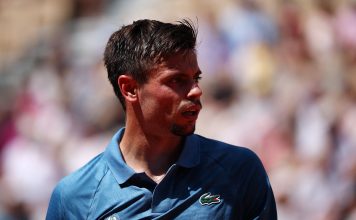 “Siento que va a salir”: un tenista sorprendió al juez de silla por una urgencia personal en el primer día de Roland Garros