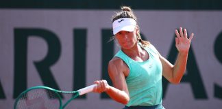 Solana Sierra dio el golpe en Roland Garros al derrotar a Emma Raducanu en el debut