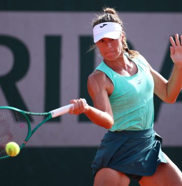Solana Sierra dio el golpe en Roland Garros al derrotar a Emma Raducanu en el debut