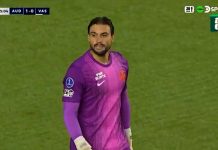 Un defensor le pasó la pelota a su arquero y terminó en gol en contra: la insólita jugada en la Copa Sudamericana que es furor