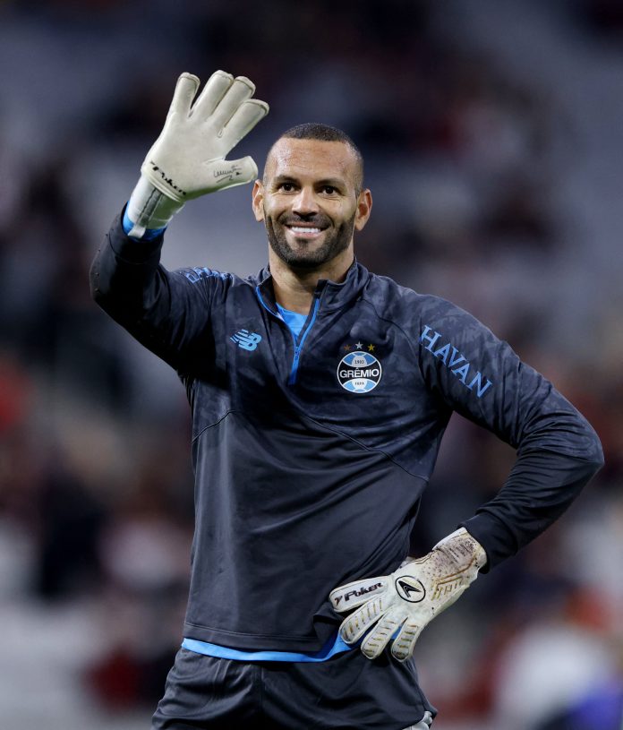 Un futbolista de Brasil se sorprendió al ser convocado para el Mundial a los 38 años y protagonizó un insólito momento en el living de su casa: “Fue un pequeño desmayo”