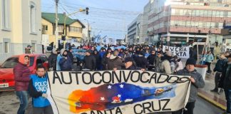 Conflicto salarial con la Policía en Santa Cruz: protestas, acampe y refuerzo de fuerzas federales de Nación