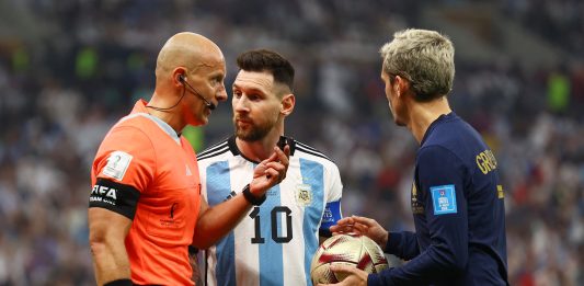 El árbitro de la final ante Francia, designado para el debut de Argentina ante Argelia en el Mundial 2026