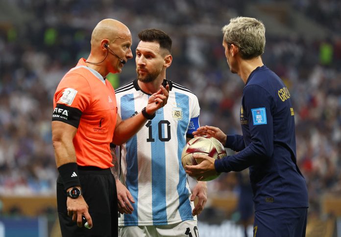 El árbitro de la final ante Francia, designado para el debut de Argentina ante Argelia en el Mundial 2026