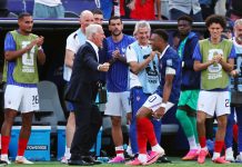 El golazo de Kylian Mbappé que abrió el marcador para Francia ante Suecia: el emotivo festejo con Deschamps