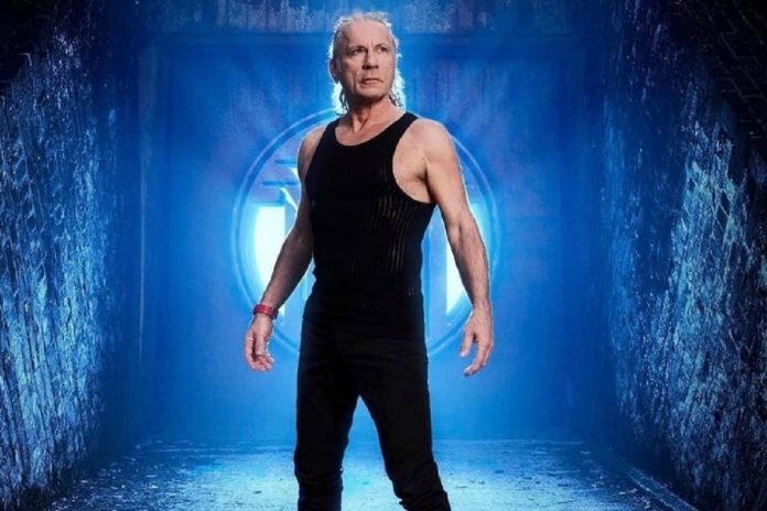 El líder de Iron Maiden apuntó contra los músicos que ya no pueden cantar