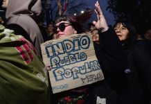 El mensaje político de una multitud unida en el histórico velatorio al Indio Solari y los síntomas de una Argentina rota