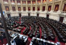 El oficialismo logró frenar la sesión para interpelar a Adorni en Diputados, con ayuda del PRO y la UCR