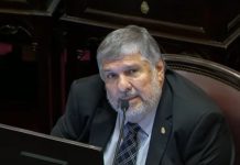 En el peronismo advirtieron por una maniobra del oficialismo para blindar a Manuel Adorni en el Senado
