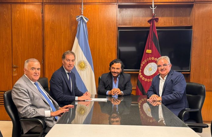 En plena ofensiva opositora contra Adorni y con las PASO en agenda, Santilli y “Toto” Caputo recibirán a Jalil, Sáenz y Jaldo