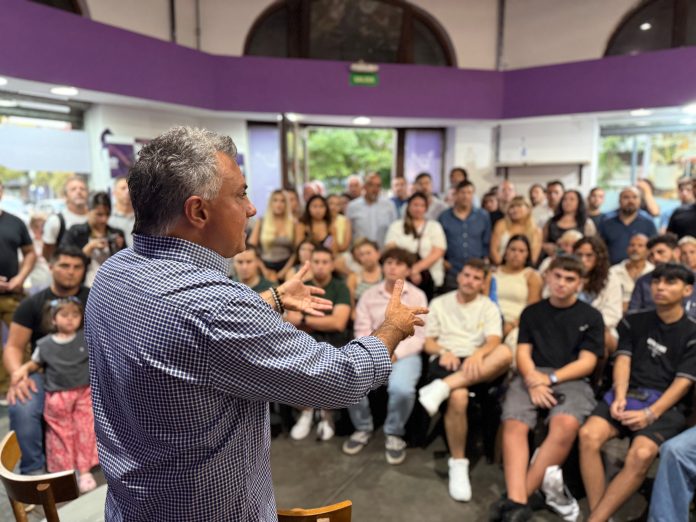 La Libertad Avanza quiere afianzar el “voto joven” y busca bajar la edad mínima para ser concejal bonaerense