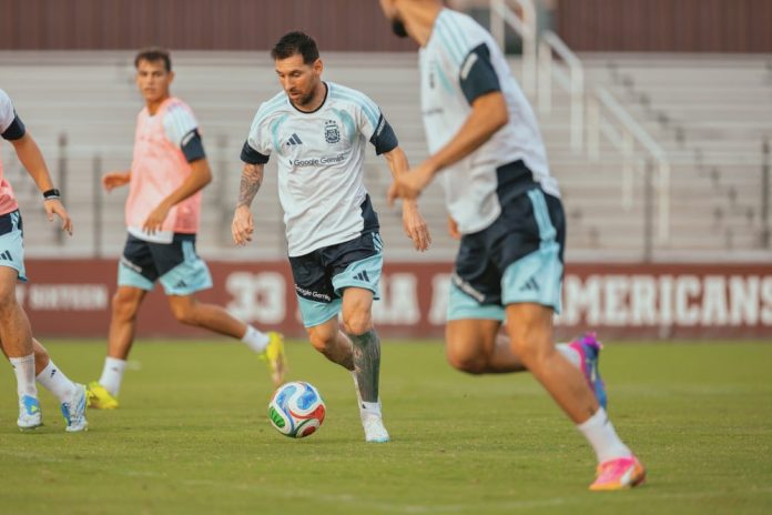 Las perlitas de la práctica abierta de la Selección: de Messi en el once titular ante Islandia al trabajo especial del Dibu Martínez