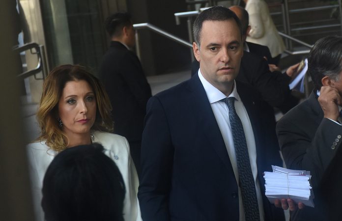 Manuel Adorni y su esposa decidieron acogerse al régimen de “inocencia fiscal” aunque aseguran que no declararán dólares