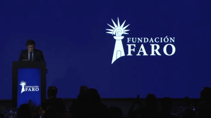 Milei le dará la bienvenida política a Ravier con la militancia libertaria en un acto con Santiago Caputo