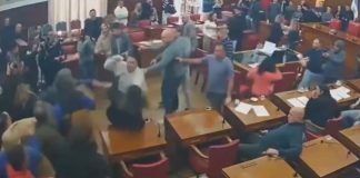 Patadas, empujones y trompadas a una mujer: escándalo entre taxistas y choferes de apps en el Concejo Deliberante de Mar del Plata