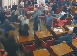 Patadas, empujones y trompadas a una mujer: escándalo entre taxistas y choferes de apps en el Concejo Deliberante de Mar del Plata