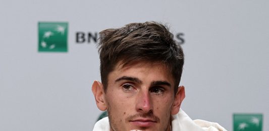 Sorpresa en Roland Garros: Matteo Arnaldi se bajó de la semifinal y Flavio Cobolli jugará por el título ante Alexander Zverev