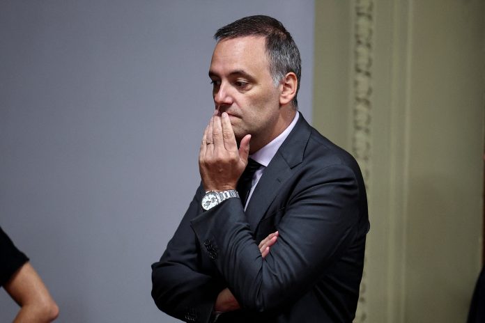 Zozobra en la Casa Rosada: Adorni ganó una sobrevida, pero Milei sale de gira y no hay un plan
