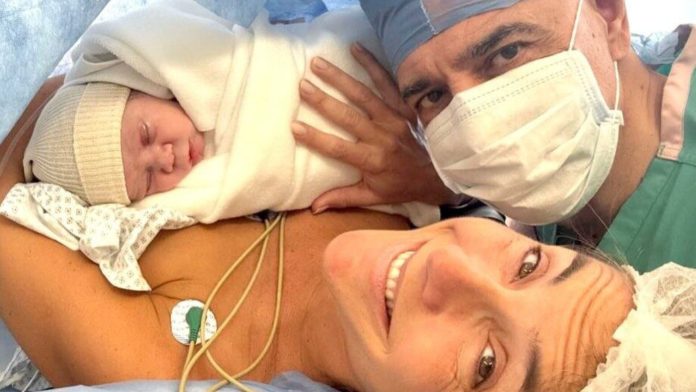 El saludo de Javier Milei al bebé de Jorge Macri y María Belén Ludueña durante el Tedeum por el Día de la Independencia