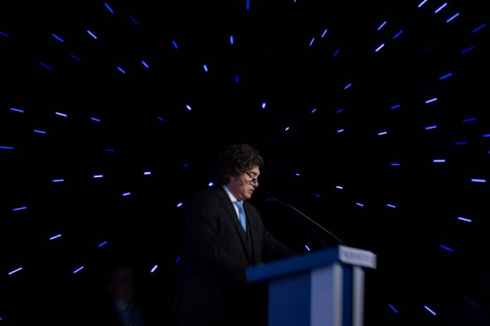 El trasfondo del DNU que expulsa a extranjeros y la estrategia del Gobierno para recuperar la agenda rumbo a 2027