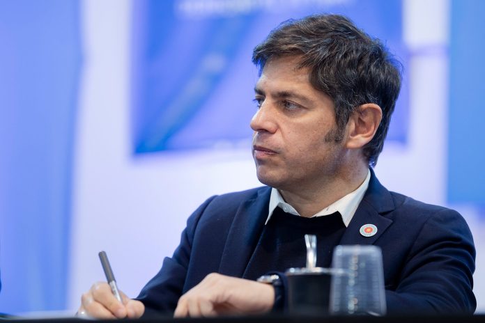 Kicillof se blinda frente a la interna con los Kirchner: el silencio como protección y la cautela como sello