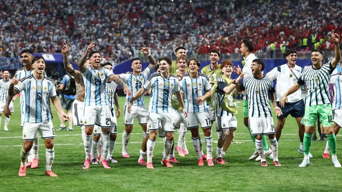 La “energía caótica” de Argentina en el Mundial que analizó un prestigioso diario: “Ningún equipo ha brindado un abanico de emociones tan amplio”