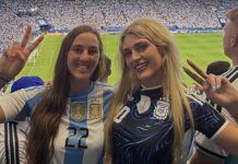 Renunció a su trabajo para ir a Qatar y ahora se tatuó el nombre de Marta Fort para conseguir una entrada de la Selección