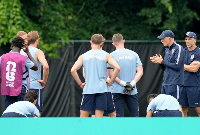 Tensión en el Mundial: detuvieron a un hombre que irrumpió armado con una herramienta en la concentración de Inglaterra
