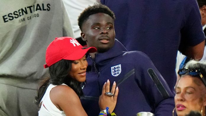Tolami Benson reveló cómo es la vida con Bukayo Saka lejos del fútbol: “Llevamos una vida bastante privada”