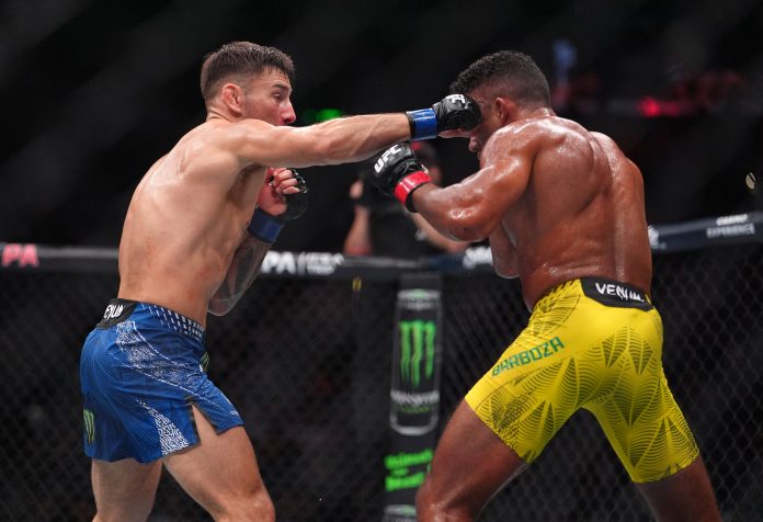 Codazos y golpes en la cara: el impactante nocaut del argentino Esteban Ribovics a una leyenda de la UFC
