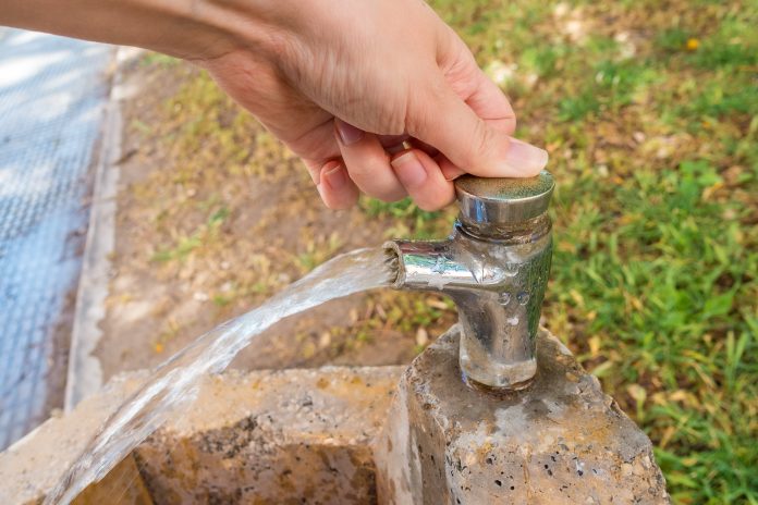 Crean una cápsula que potabiliza cualquier agua y solo requiere agitarla