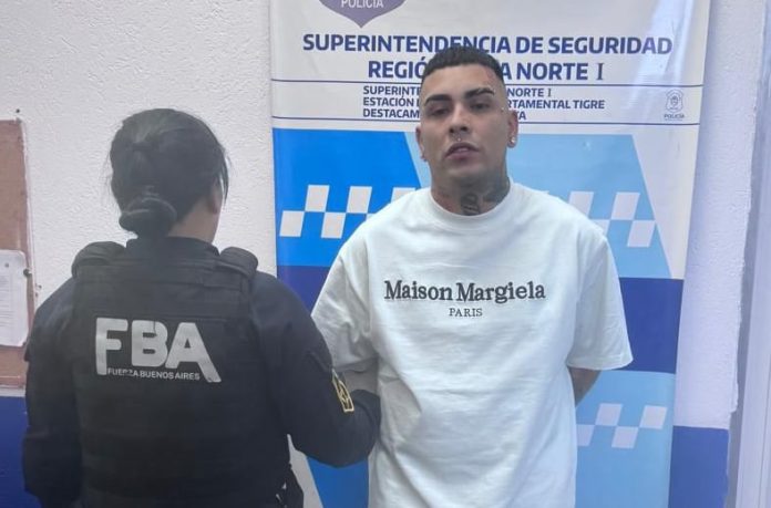Detuvieron al cantante Callejero Fino con un arma de guerra ilegal: iba al cumpleaños del novio de María Becerra
