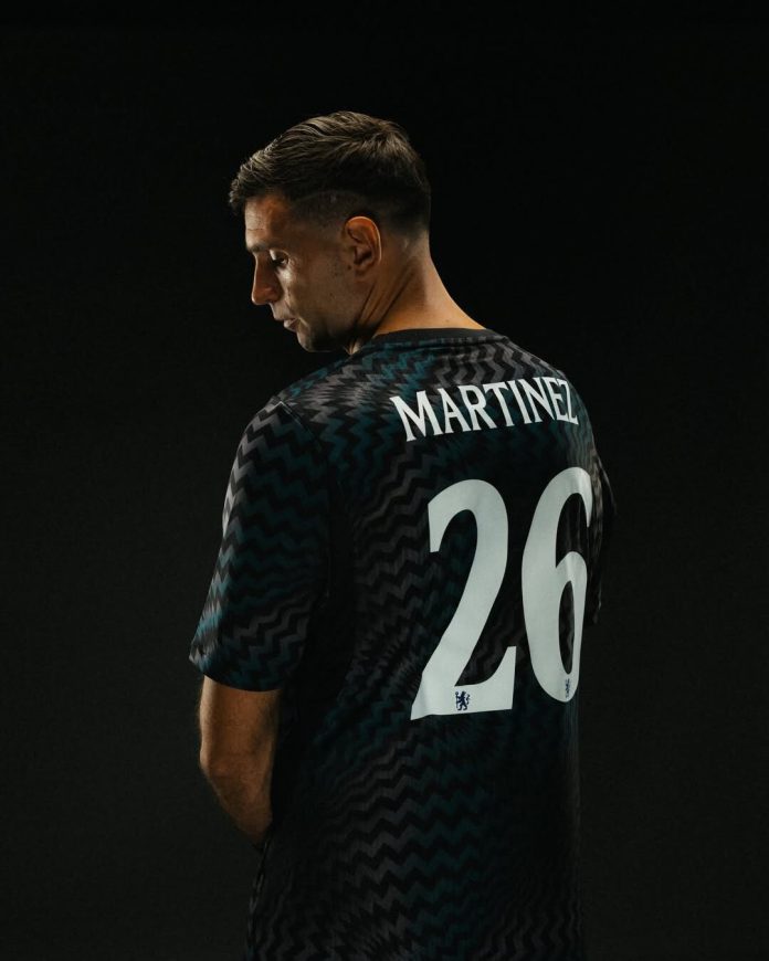 Dibu Martínez fue presentado como jugador del Chelsea: la frase sobre su forma de vivir el fútbol que enloqueció a los fanáticos