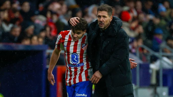 El cambio de postura de Simeone tras su llamativa respuesta sobre los insultos a Julián Álvarez y la decisión que tomó para el próximo partido